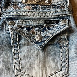 Ladies Miss Me size 29 capri jean